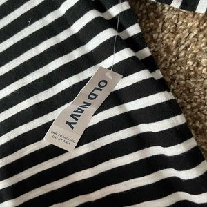 Womens Old Navy 3/4 sleeve black and white t shirt